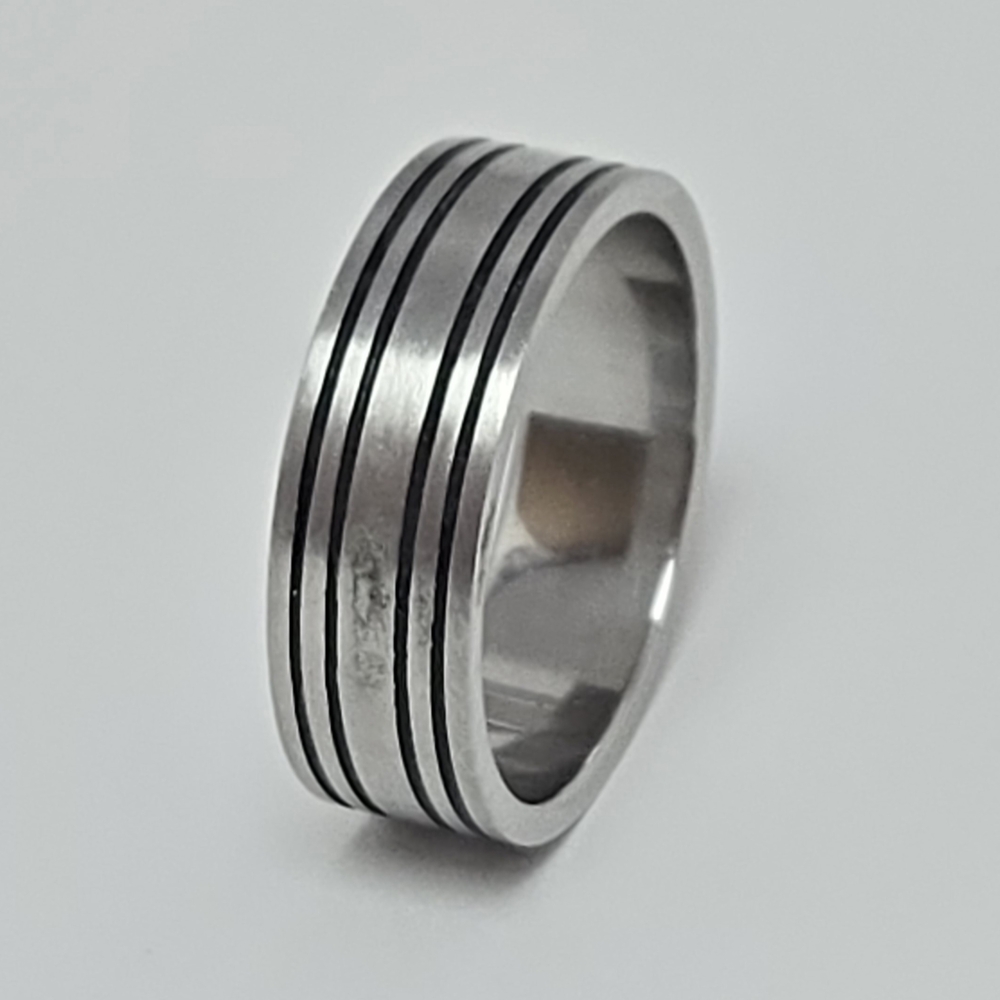 Size 13 Men's Silver Tone Ring with Black Accents